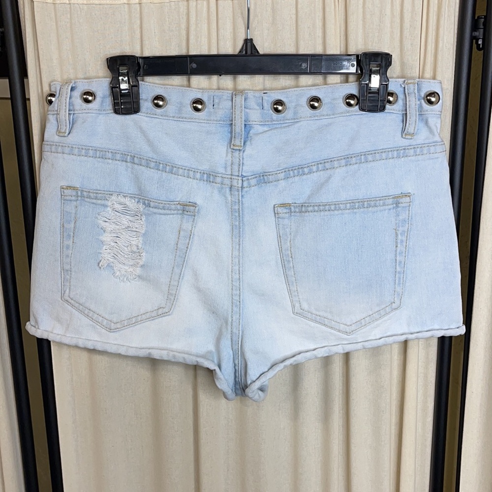 ❗️SOLD❗️FOREVER 21- HIGH WAISTED STUDDED BOOTY SHORTS 30 - Picture 4 of 7